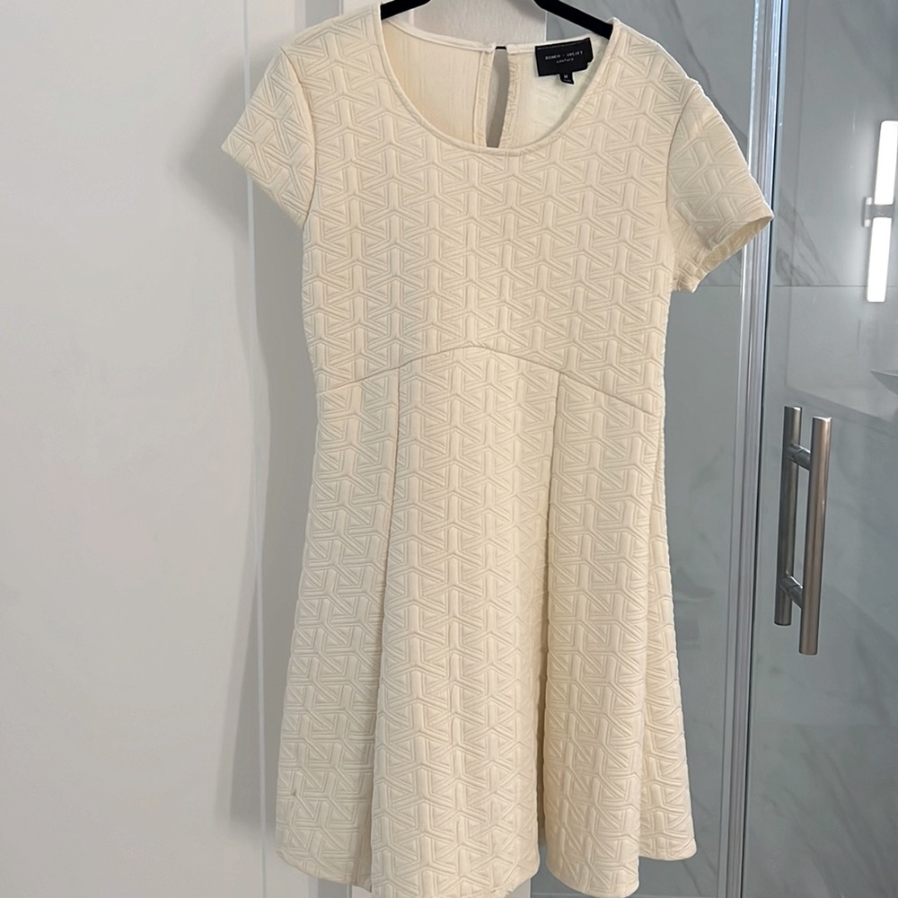 Romeo & Juliet Cream Dress, Size M